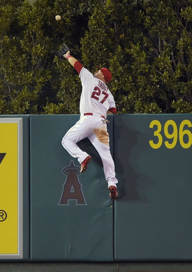 Los Angeles Angels' Mike Trout makes a catch on a ball hit by Seattle Mariners' Jesus Montero during the fourth inning of a baseball game, Saturday, Sept. 26, 2015, in Anaheim, Calif. (AP Photo/Mark J. Terrill) ANS109