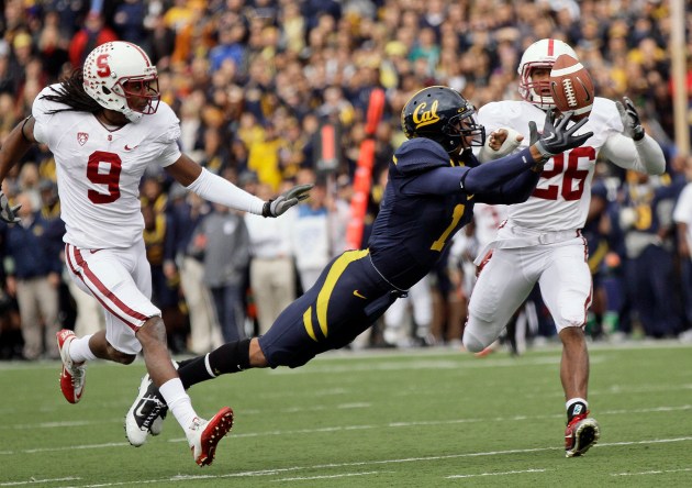 California wide receiver Marvin Jones center, in action against Stanford during an NCAA college football game in Berkeley, Calif., Saturday, Nov. 20, 2010.(AP Photo/Marcio Jose Sanchez)